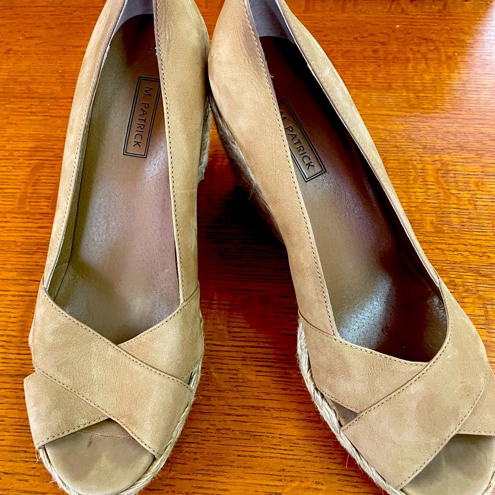 M Patrick Peep Toe Espadrilles 8.5M Beautiful camel color. Goes with everything!